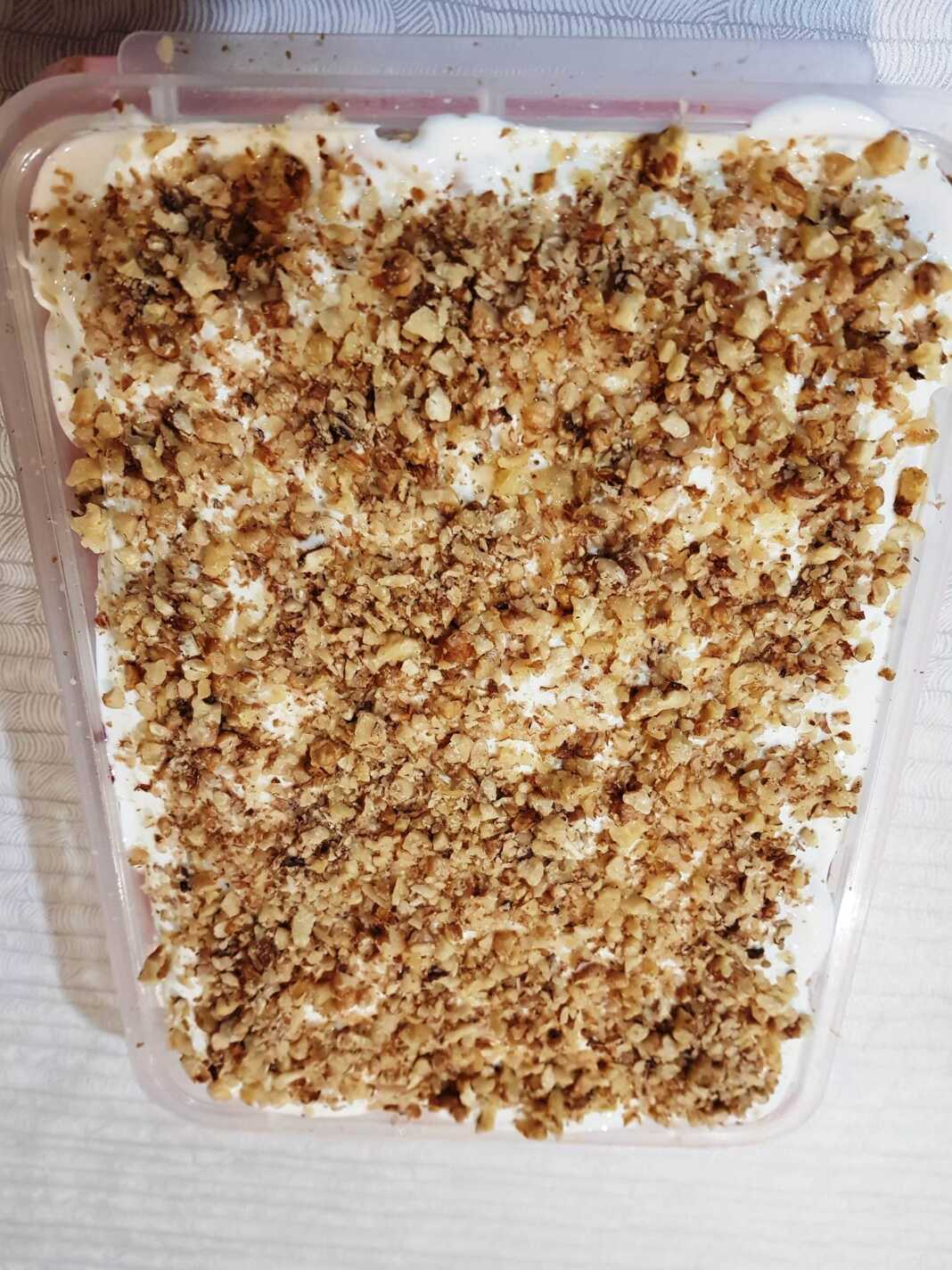 Γλυκό με κρέμα και καρύδι