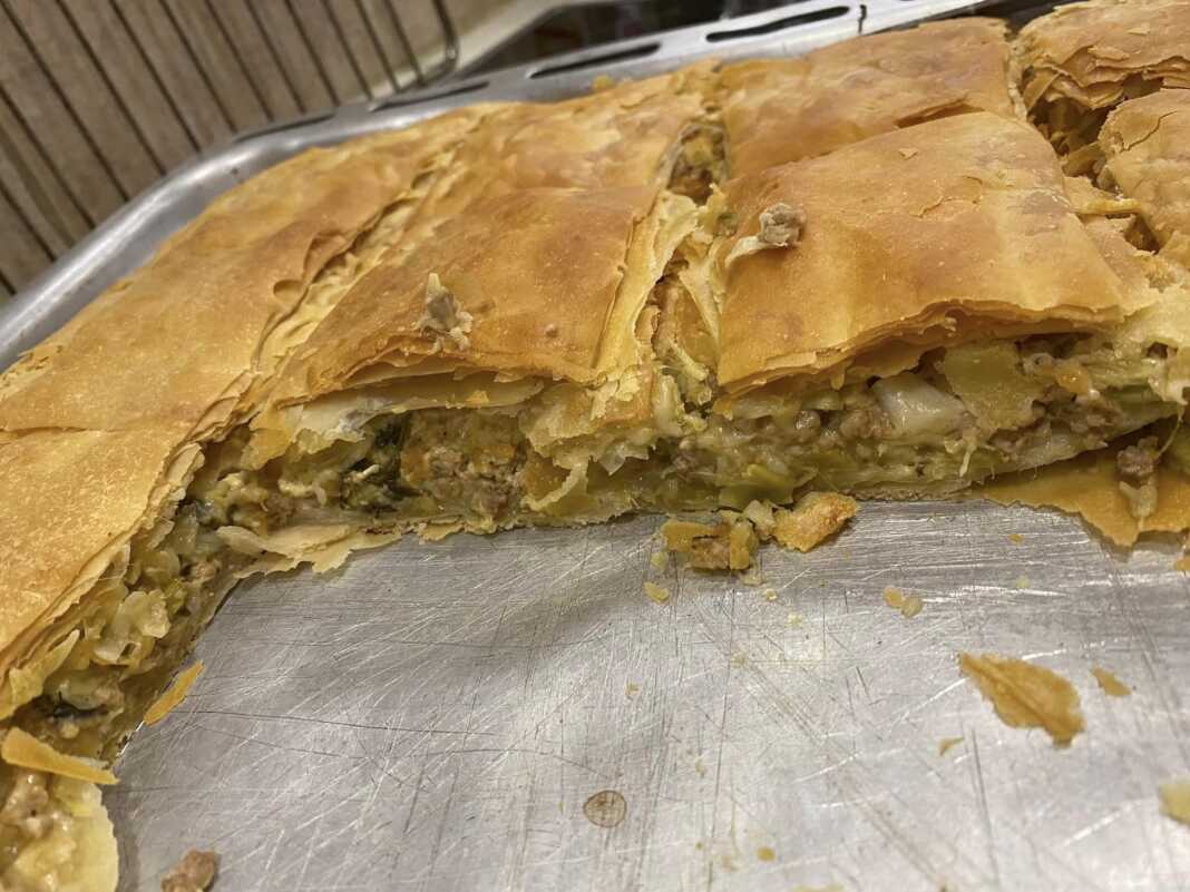 kreatopita Κρεατόπιτα