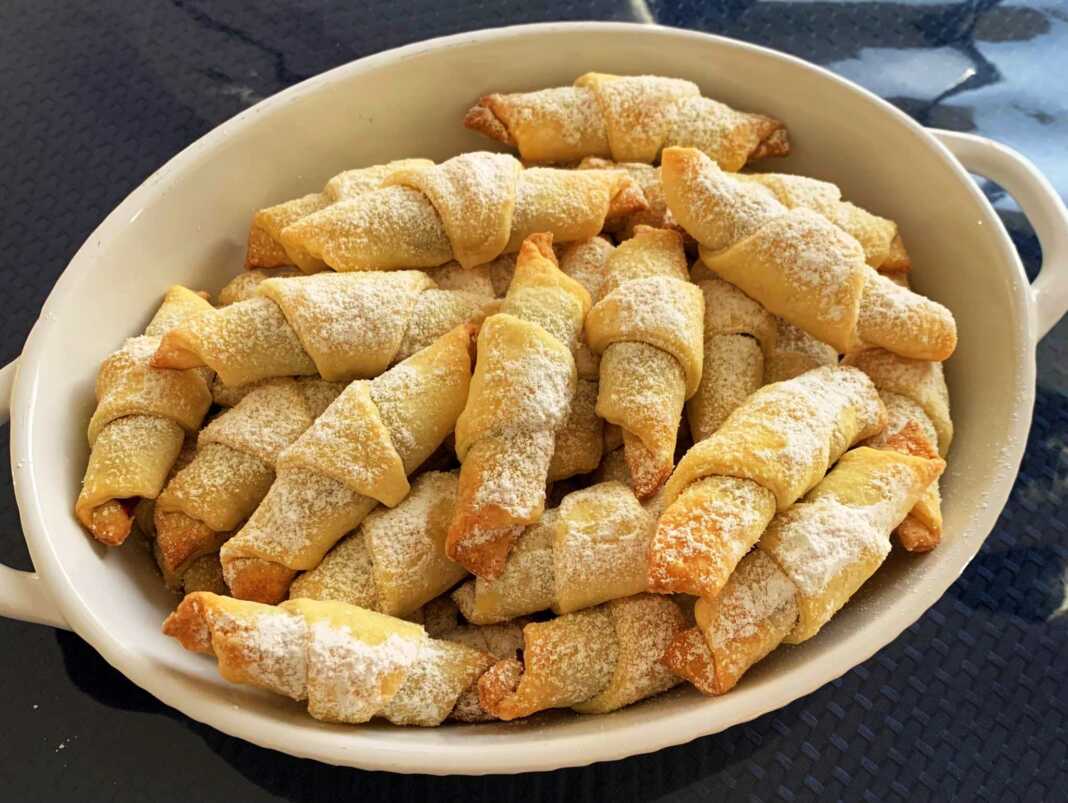 Κρουασανάκια βουτυράτα με μαρμελάδα