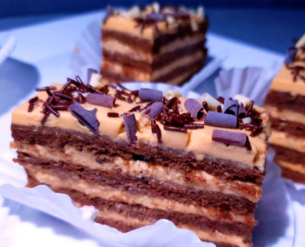 Τούρτα με κρέμα καραμέλας