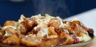 Πατάτες με λουκάνικα και αυγά … του Ακη