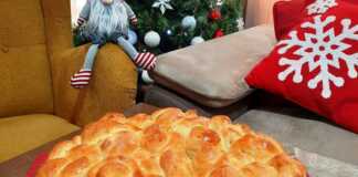 Ένα αφράτο γιαουρτόψωμο έτοιμο να το κόψουμε και να το σερβίρουμε