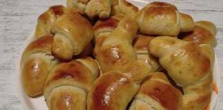 Τσουρέκια με μαρμελάδα μήλου