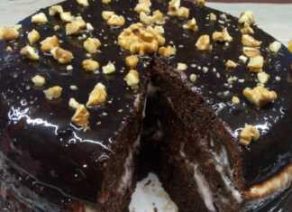 Βρασμένο κέικ σοκολάτας με κρέμα γάλακτος