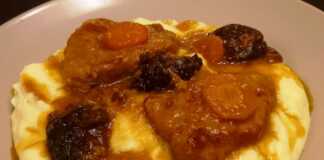 Χοιρινό με δαμάσκηνα στη κατσαρόλα