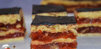 Κεικ με μαρμελάδα μήλο και ξηρούς καρπούς σε γλάσο σοκολάτας