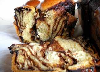 Κεικ με καρύδια κακάο, σουλτανίνες σταφίδες και ρούμι