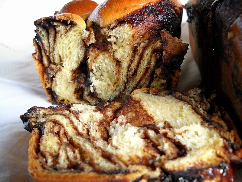 Cozonac_cu_nuca_si_cacao Κεικ με καρύδια κακάο, σουλτανίνες σταφίδες και ρούμι