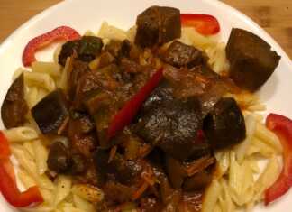 Μοσχαρίσιο κοκκινιστο με μελιτζάνα με ζυμαρικά