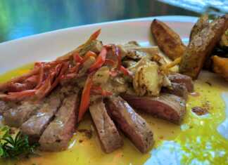 Μπριζόλα σε σάλτσα μανιταριών και πιπεριας