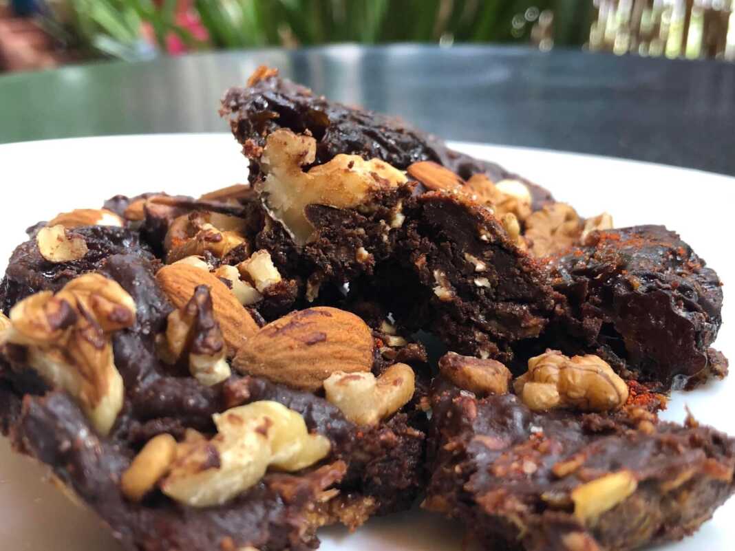 Μπάρα μαύρης σοκολάτας