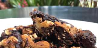 Μπάρα μαύρης σοκολάτας