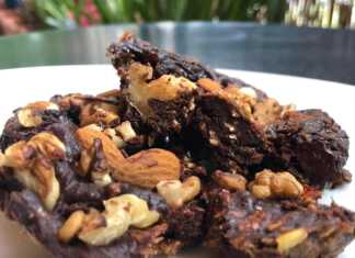 Μπάρα μαύρης σοκολάτας