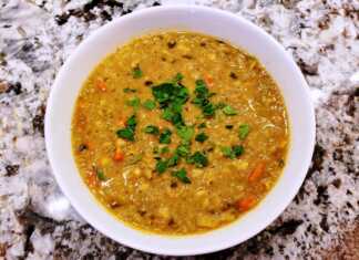 Ζεστή σούπα με φακές και κριθάρι