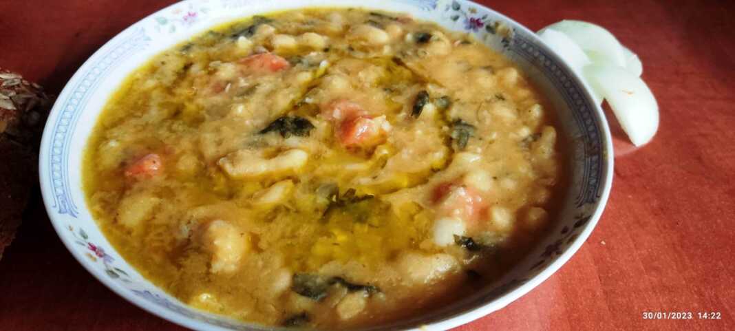 Φασολάδα με φασόλια Καστοριάς