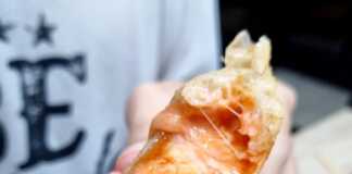 Τηγανητά καλτσόνε, γεμιστά με ντομάτα και μοτσαρέλα