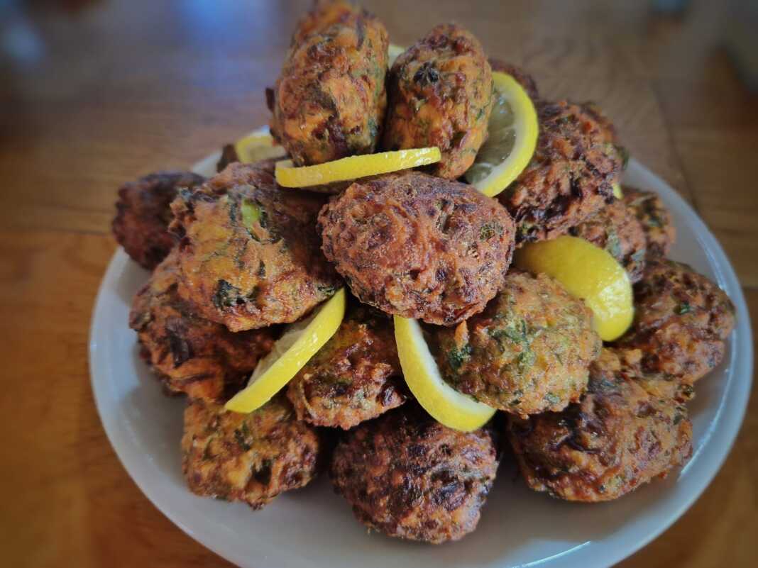 keftedesMaintano Κεφτέδες με ούζο και μυρωδικά