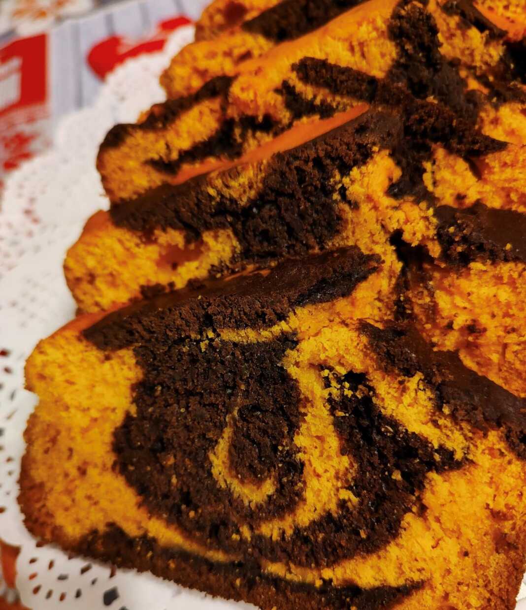 Κέικ δίχρωμο με πουρέ κολοκύθας