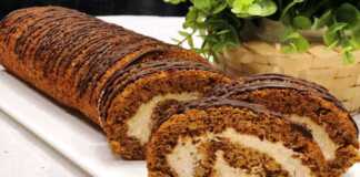 Κέικ σε μορφή ρολού με κρέμα καφέ.