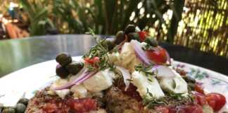 Κρητική σαλάτα Ντάκος