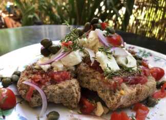 Κρητική σαλάτα Ντάκος