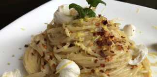 Μακαρονάδα με κρεμώδη σάλτσα λεμονιού