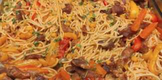 Μακαρονάδα με χοιρινό και πολύχρωμες πιπεριές!!....