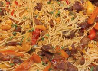 Μακαρονάδα με χοιρινό και πολύχρωμες πιπεριές!!....