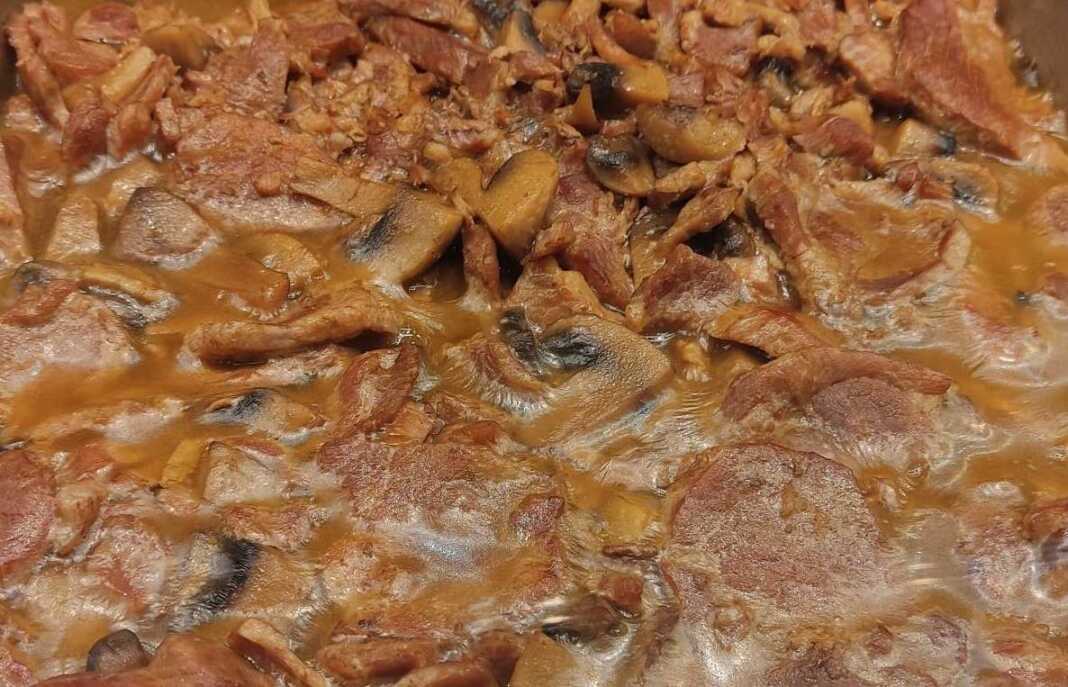 Χοιρινό με σάλτσα μανιτάρια στο φούρνο