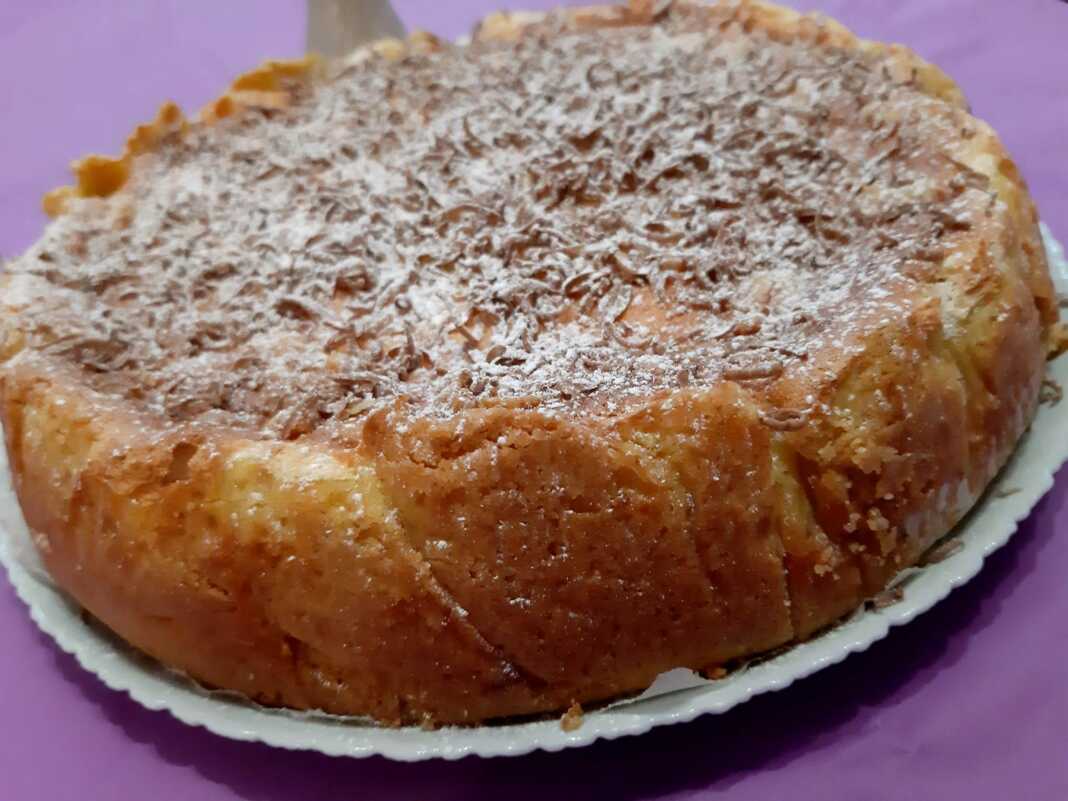 Μηλόπιτα με κάλυψη γιαουρτιού