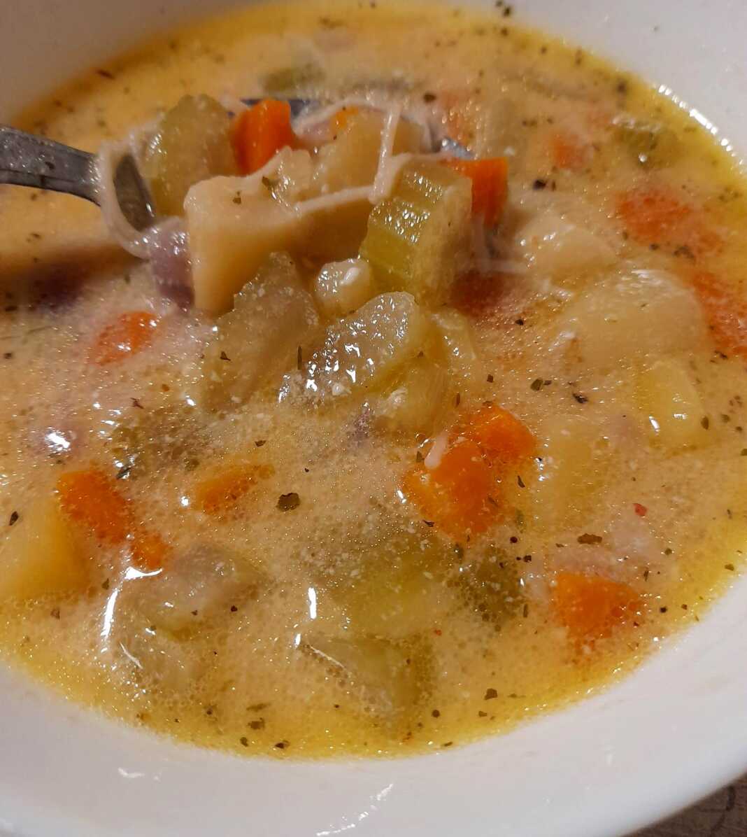 Σούπα Λαχανικών με αυγολέμονο με γιαούρτι