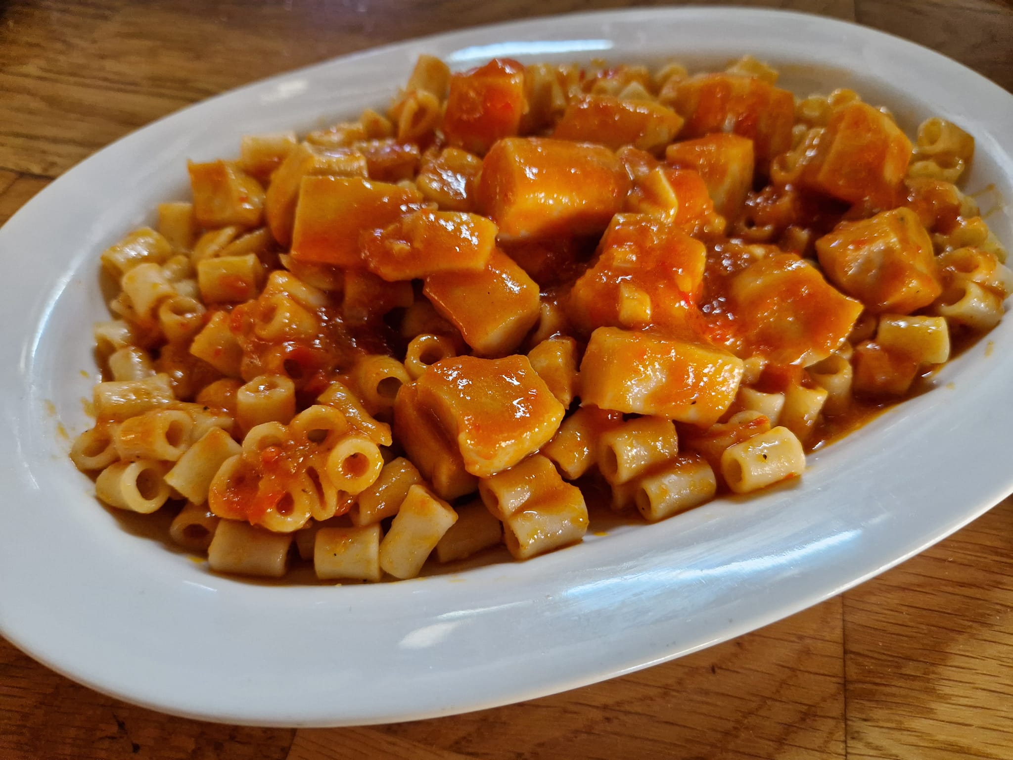 Σουπιές με κοφτό μακαρονάκι