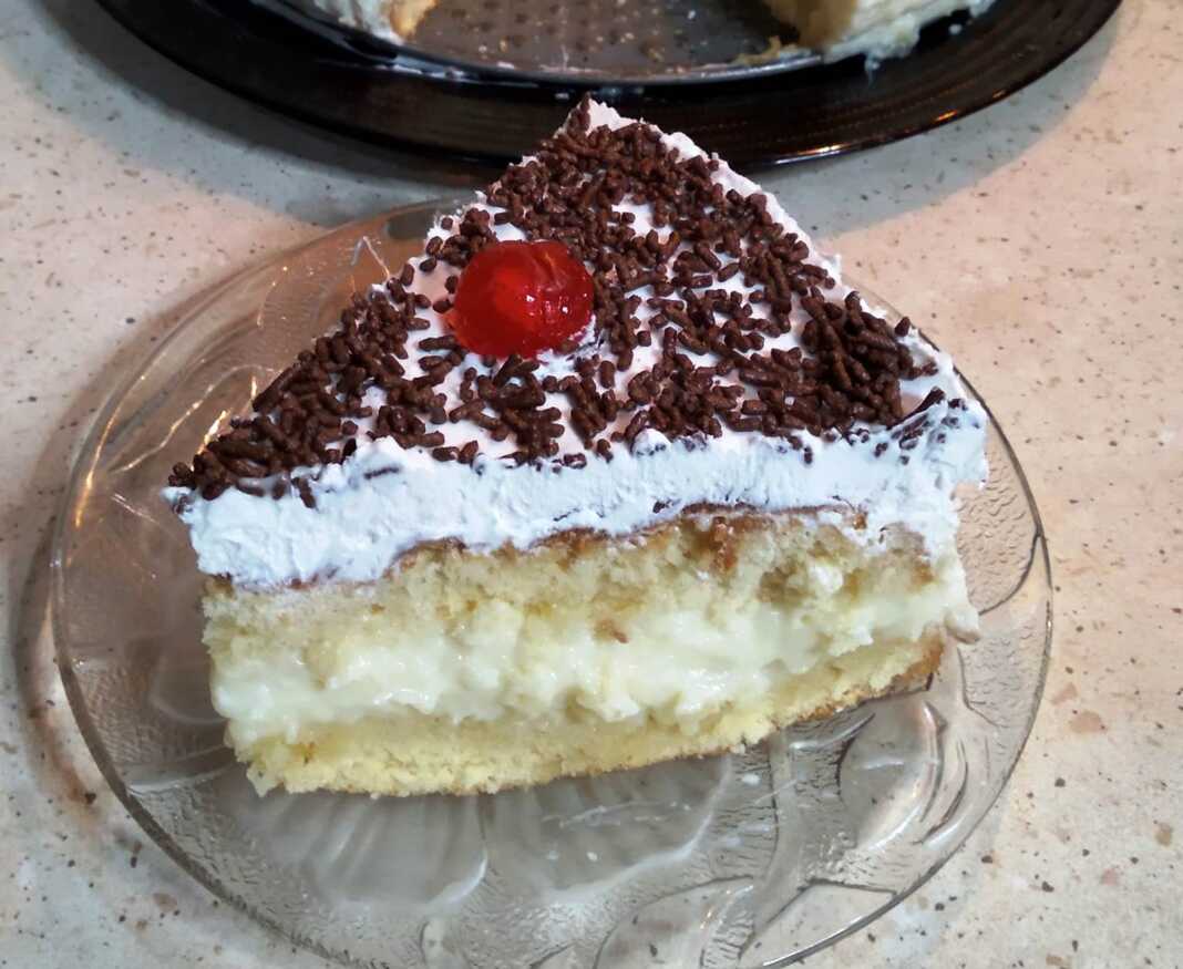 Τούρτα με κρέμα βανίλιας