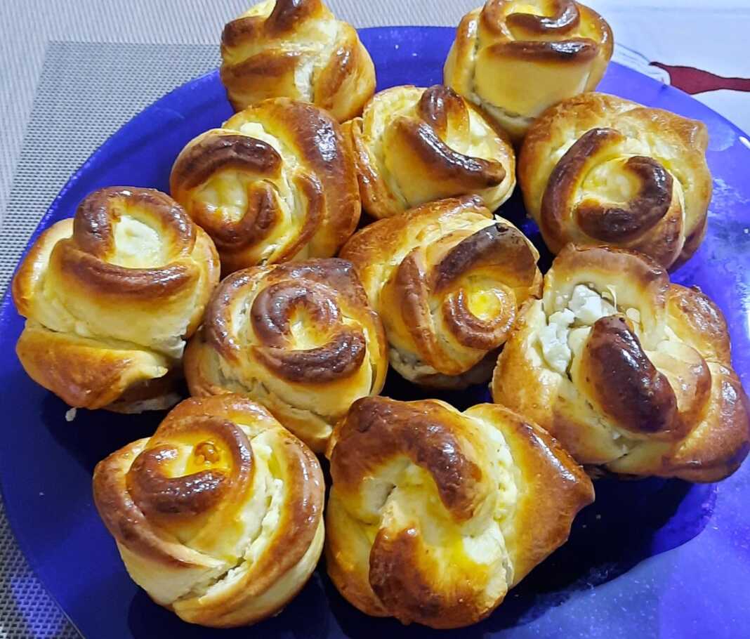 Τυροπιτάκια Τριαντάφυλλα με τυρί!