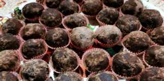 Τρουφάκια με τσουρέκι και νουτέλα Τρουφάκια με τσουρέκι και νουτέλα