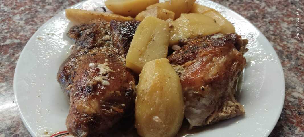 Χοιρινό με πατάτες στο φούρνο