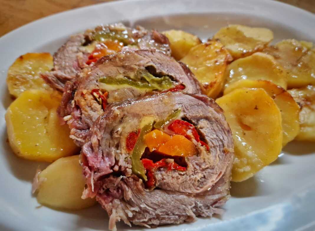 Χοιρινό Ρολό με λαχανικά και τυρί