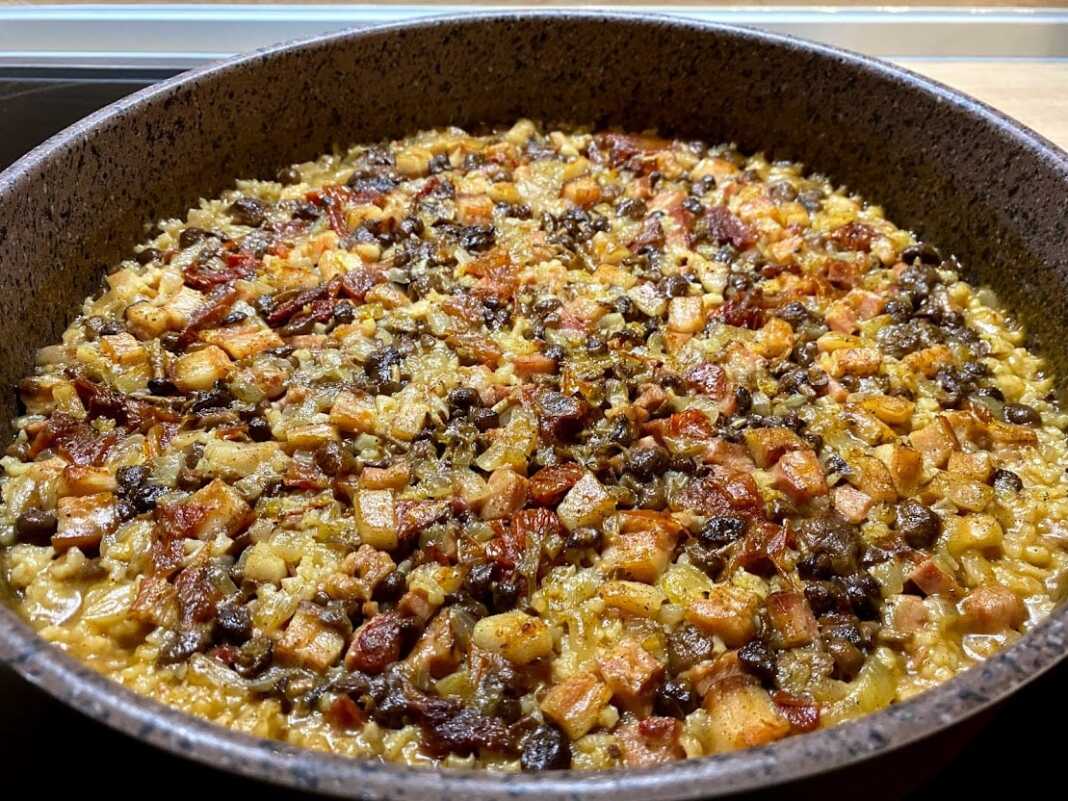 Ρύζι με μπέικον, μανιτάρια και λιαστή ντομάτα