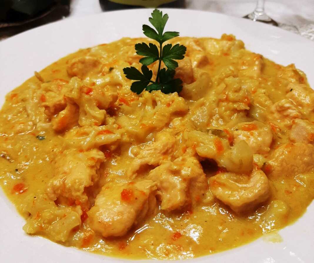 Κοτόπουλο αλα κρεμ με κουνουπίδι.