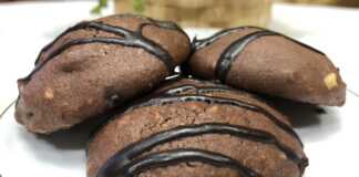 Μπισκοτάκια σοκολάτας με φυστίκι.