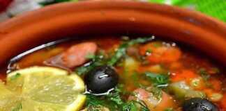 Σούπα με χοιρινό και λουκάνικα