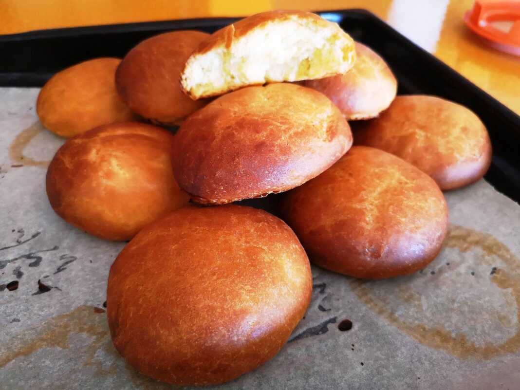 Φρεσκοψημένο μπριός με πορτοκάλι