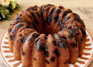 Υγρό κέικ με σοκολάτα και γεύση καφέ