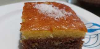 Λαχταριστή Καρυδόπιτα με Ρεβανί, σιροπιασμένη, κομμένη σε κομμάτια, με πλούσια υφή και αρώματα.