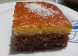 Λαχταριστή Καρυδόπιτα με Ρεβανί, σιροπιασμένη, κομμένη σε κομμάτια, με πλούσια υφή και αρώματα.