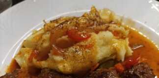 Κεφτεδάκια με γλυκόξινη σάλτσα και πουρέ 