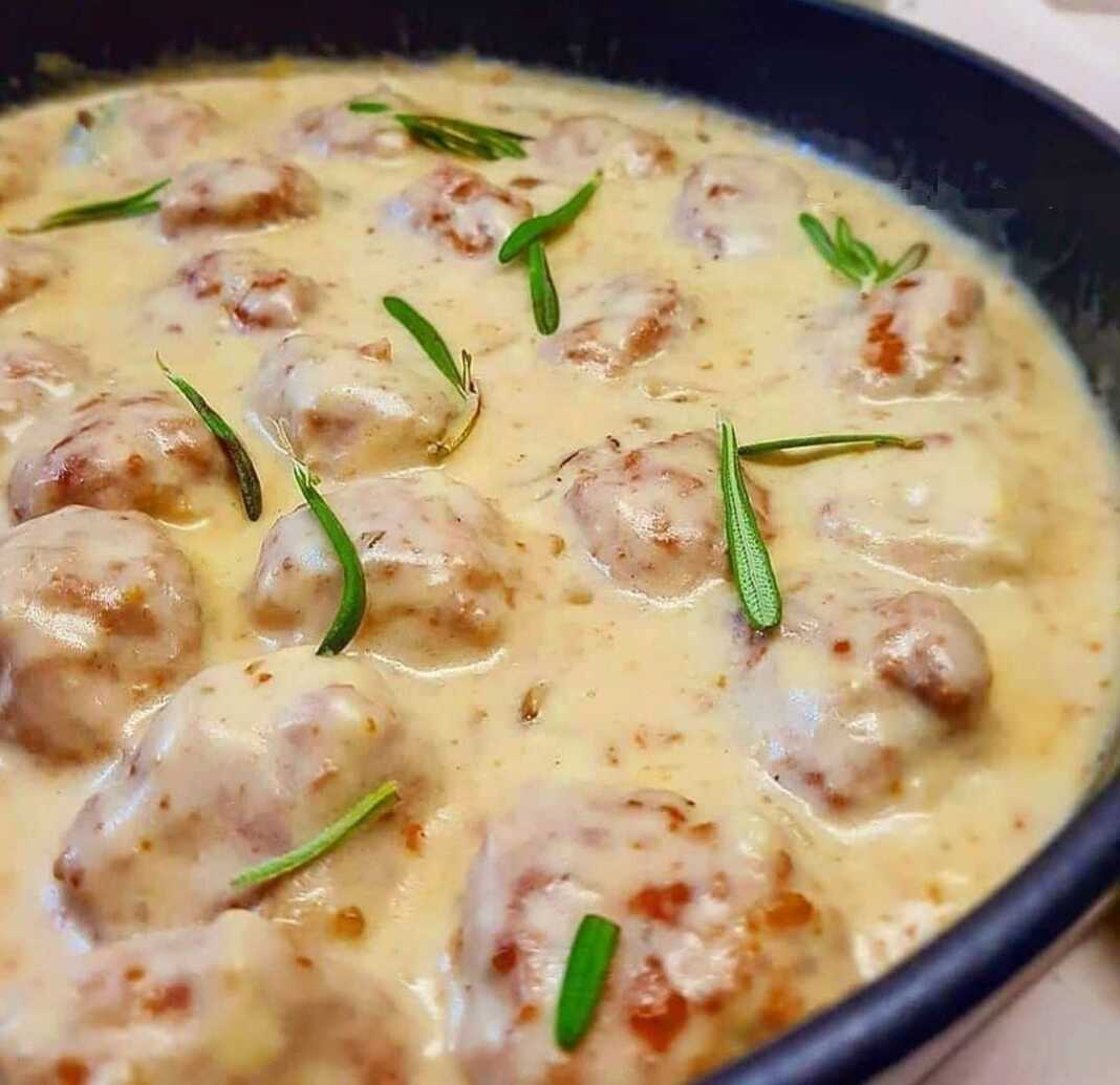 Κεφτεδάκια σε κρεμώδη σάλτσα