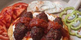 Πολίτικο κεμπάμπ γιαουρτλού