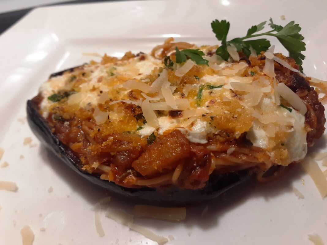 Γεμιστές Μελιτζάνες με ζυμαρικά