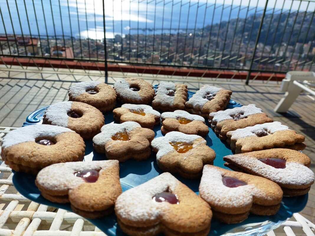 Μπισκότα με μαρμελάδα και νουτέλα